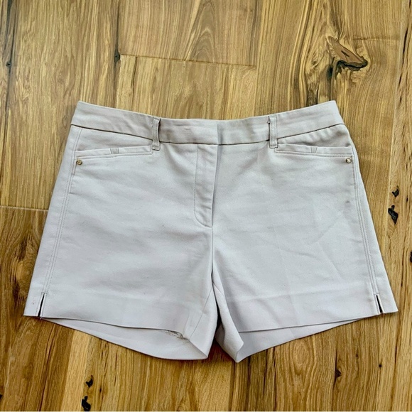 Elie Tahari Pants - Tahari Size 8P Tan womens shorts